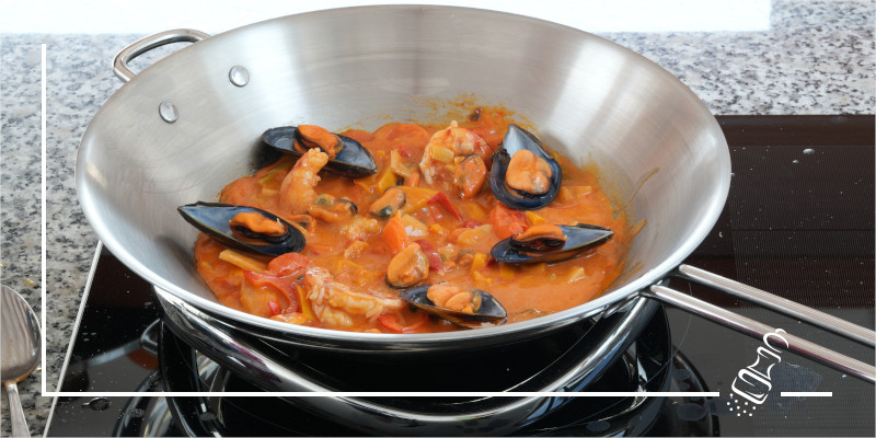 miesmuscheln an rotem curry gemuese