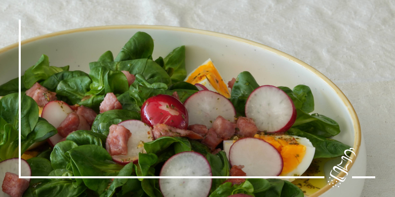 nuesslisalat mit ei und speckwuerfel