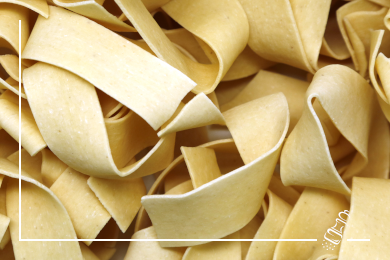 pappardelle mit peperoniwürfeln