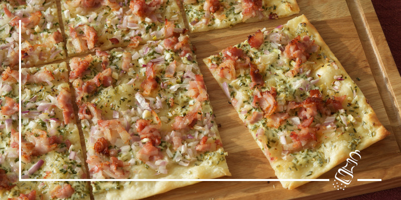flammkuchen mit gewuerztem speck