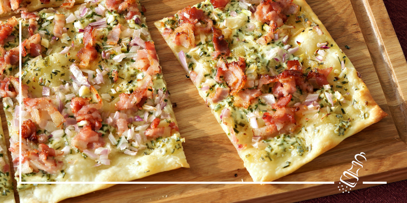 flammkuchen mit gewuerztem speck